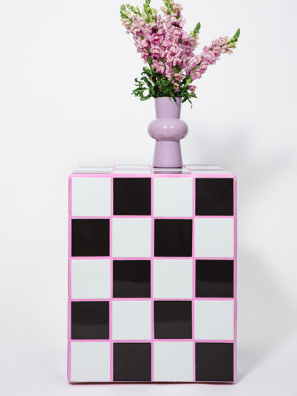 Pink Outline Grid Table